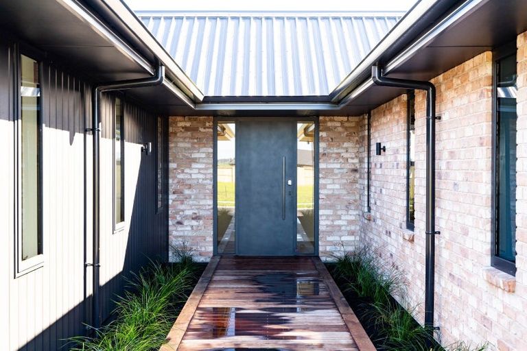 Photo of property in 28 Taurangawaka Road, One Tree Point, 0118