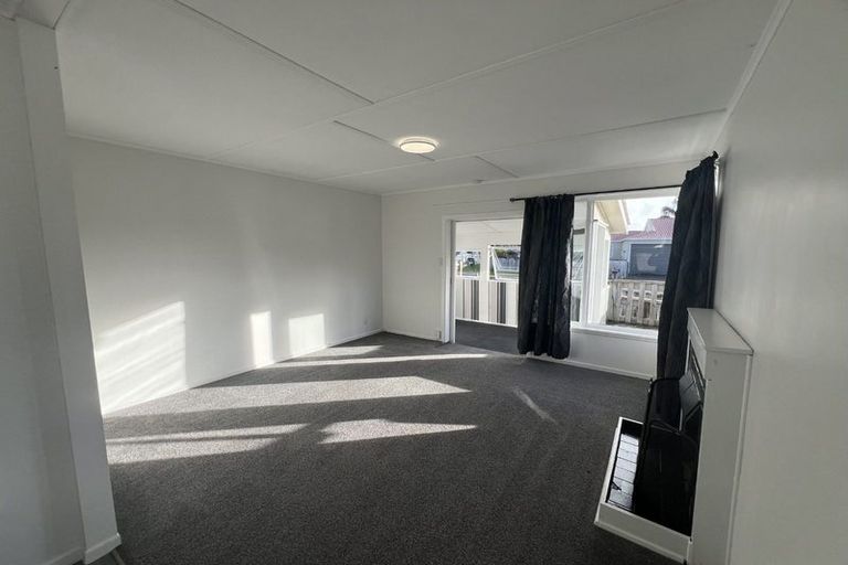 Photo of property in 1/7 Lillian Place, Orewa, 0931