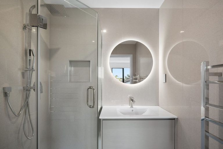 Photo of property in 5 Glendhu Road, Bayview, Auckland, 0629