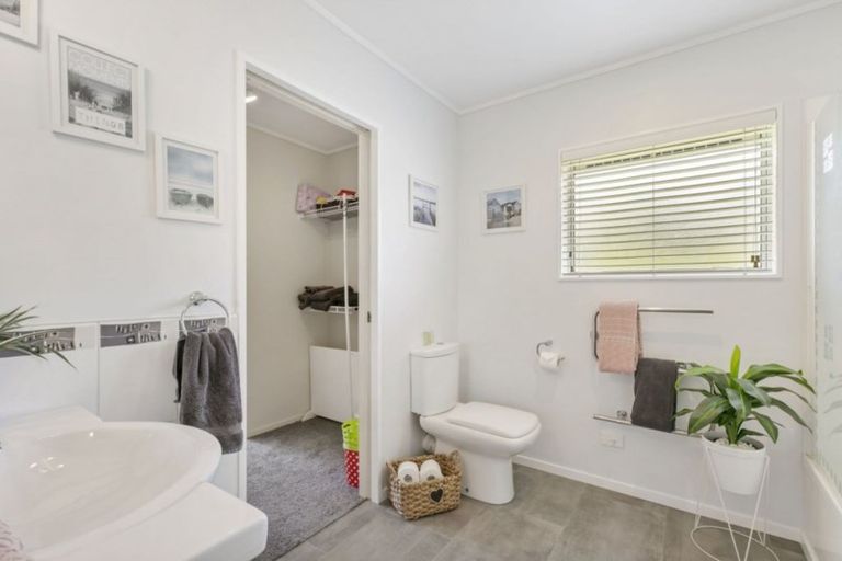 Photo of property in 37 Serene Place, Gulf Harbour, Whangaparaoa, 0930