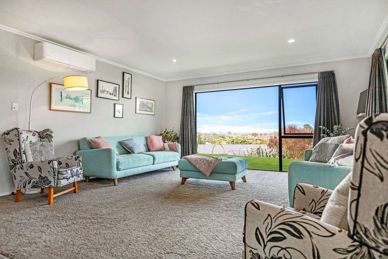 Photo of property in 19 Kendallvale Drive, Waiuku, 2123