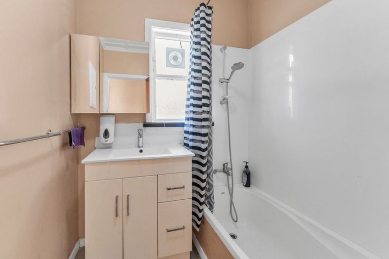 Photo of property in 28 Richmond Avenue, Karori, Wellington, 6012