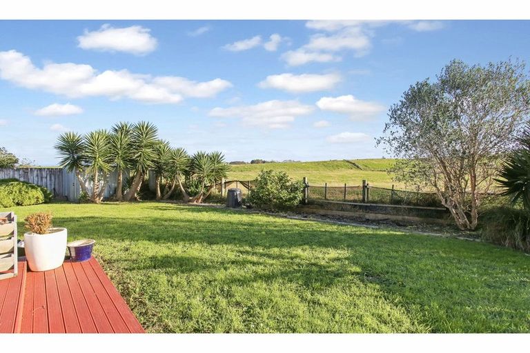 Photo of property in 24 Breaker Grove, Waiuku, 2123