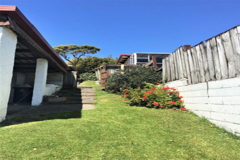 Photo of property in 2/19 Hollyhock Place, Browns Bay, Auckland, 0630