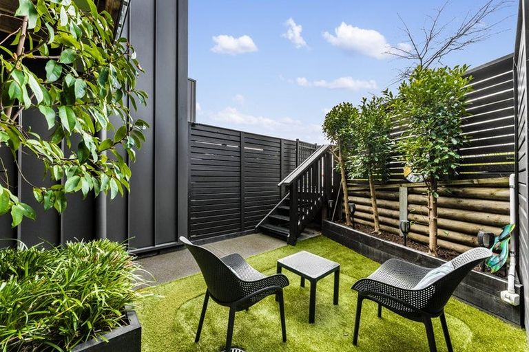 Photo of property in 72 Te Oneroa Way, Long Bay, Auckland, 0630