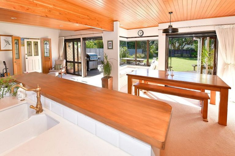 Photo of property in 48 Laurence Street, Manly, Whangaparaoa, 0930