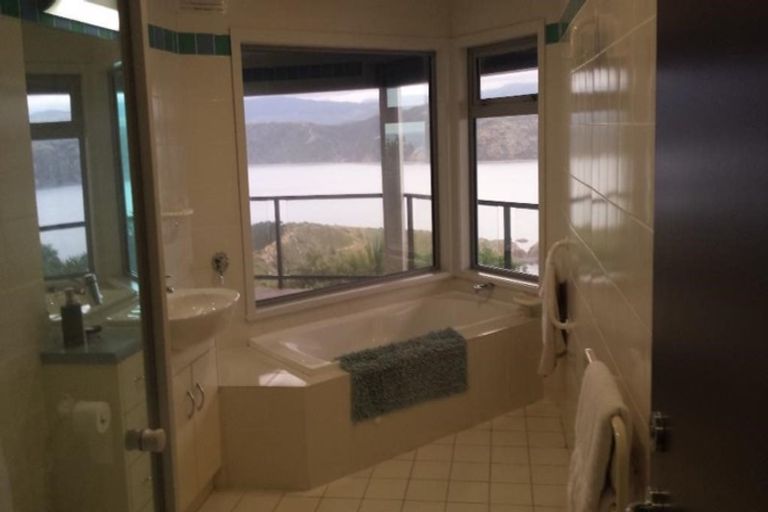 Photo of property in 10 Paratu Way, Strathmore Park, Wellington, 6022