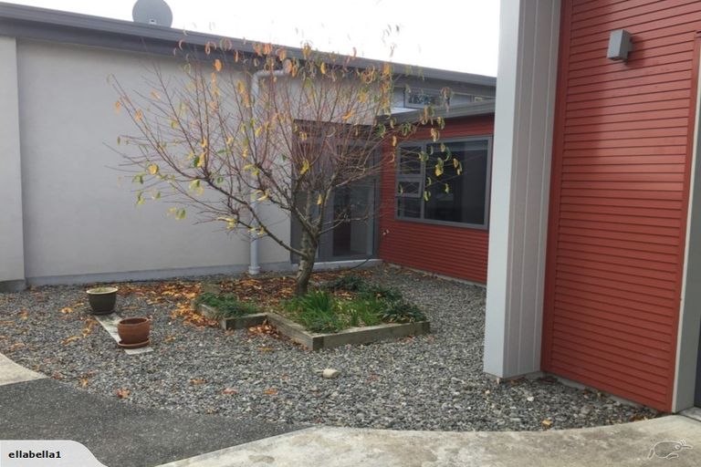 Photo of property in 16 Roberts Street, Martinborough, 5711