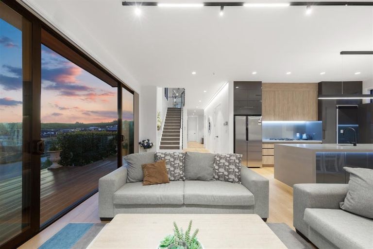 Photo of property in 6 Kina Place, Long Bay, Auckland, 0630