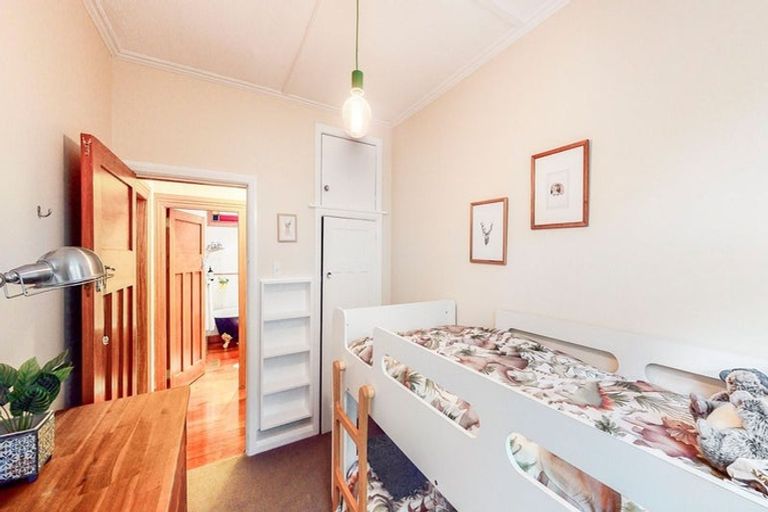 Photo of property in 74 Glenmore Street, Northland, Wellington, 6012