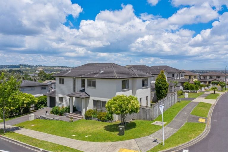 Photo of property in 30 Bellagio Way, Flat Bush, Auckland, 2019