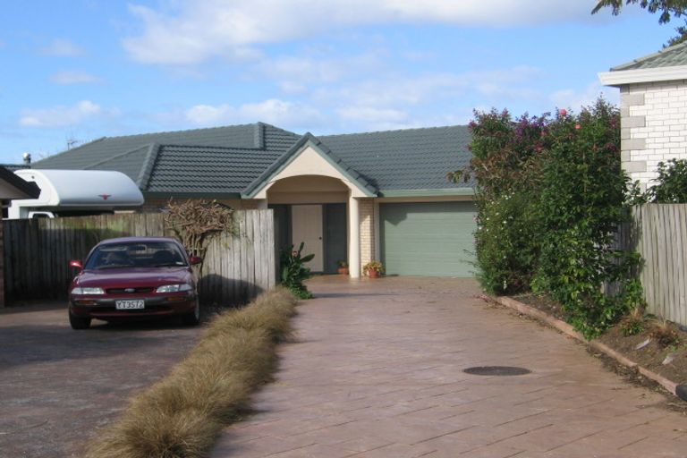 Photo of property in 31 Suncrest Drive, West Harbour, Auckland, 0618