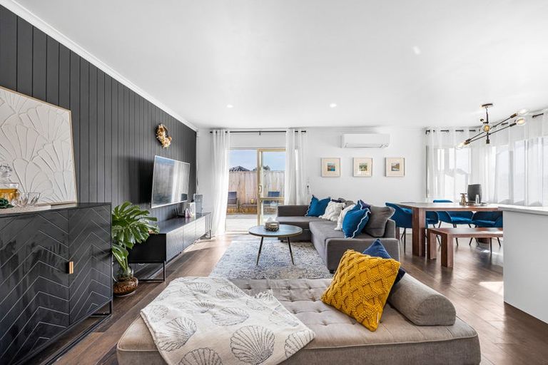 Photo of property in 4 Anna Lane, Glen Eden, Auckland, 0602