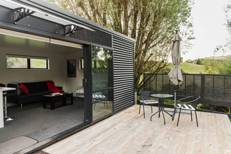 Photo of property in 261 Paparata Road, Bombay, 2675