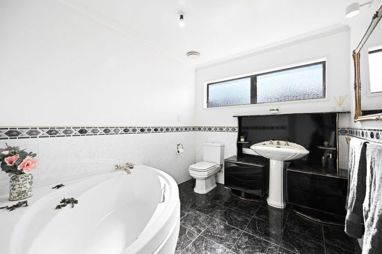 Photo of property in 14 Colstone Street, Glenview, Hamilton, 3206