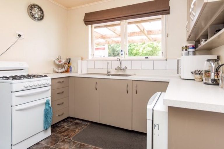 Photo of property in 15 Egmont Place, Westbrook, Palmerston North, 4412