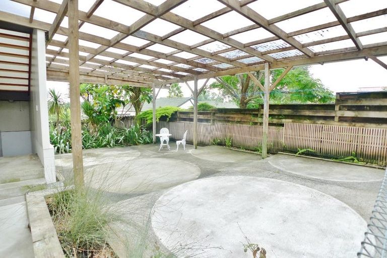 Photo of property in 28 Awaroa Road, Sunnyvale, Auckland, 0612