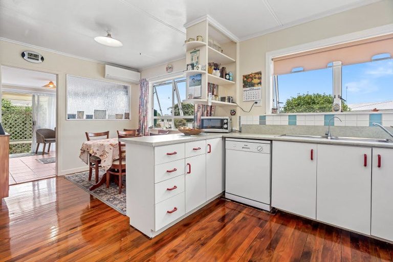 Photo of property in 11 Thompson Place, Tikipunga, Whangarei, 0112