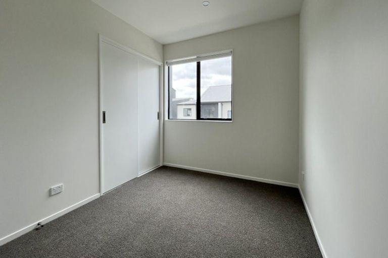 Photo of property in 5/60 Kelman Road, Kelston, Auckland, 0602