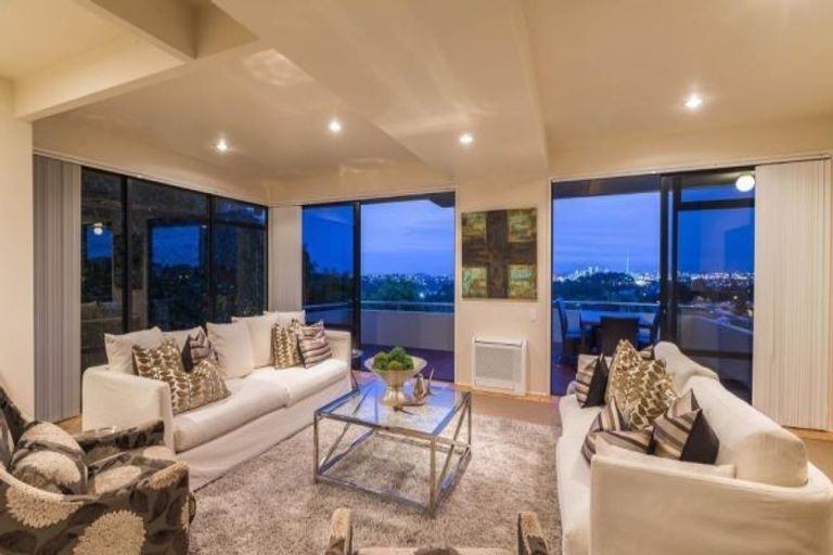 Photo of property in 42 Onetaunga Road, Chatswood, Auckland, 0626