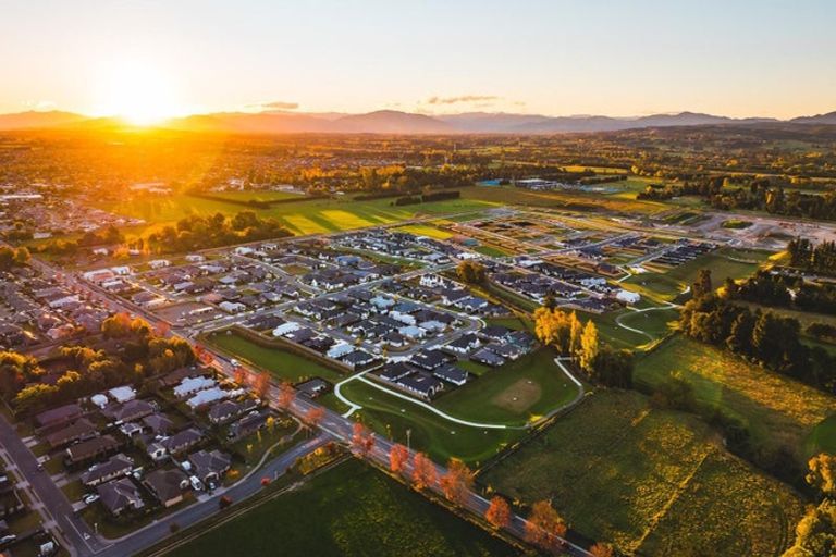Photo of property in 31 Fairway Drive, Rangiora, 7400