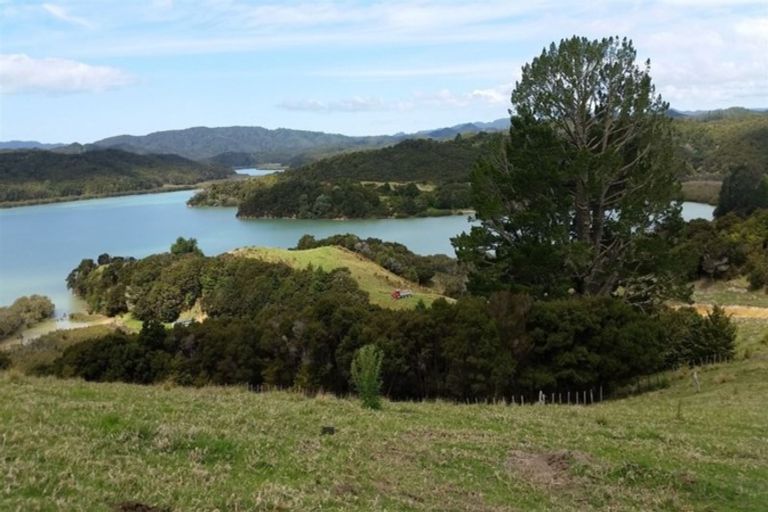 Photo of property in 68 Ranui Road, Karetu, 0283