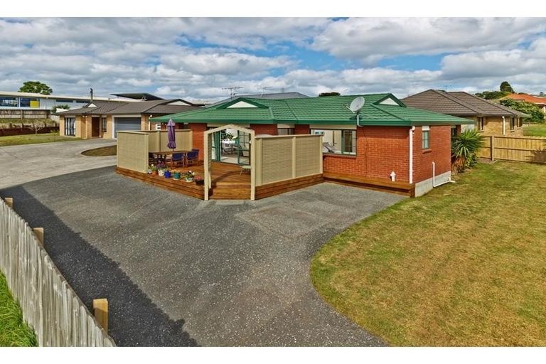 Photo of property in 2/11 Roanoke Way, Albany, Auckland, 0632