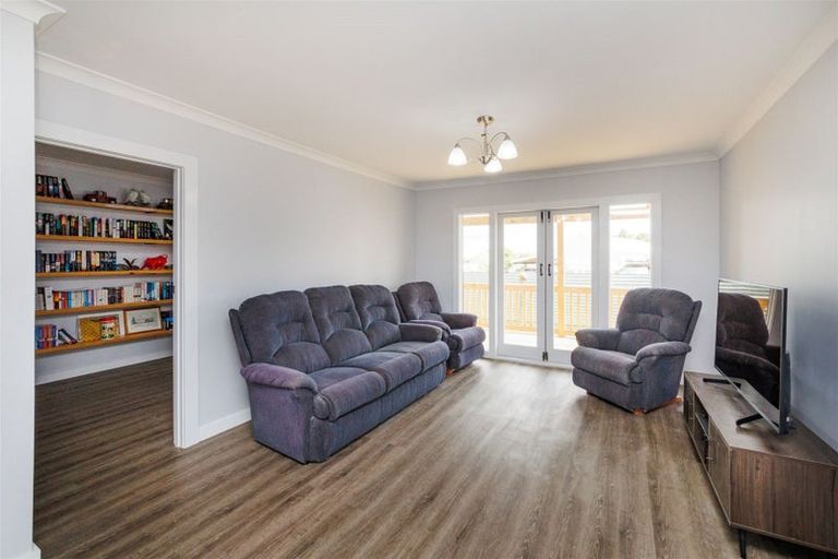 Photo of property in 6 Collins Crescent, Feilding, 4702