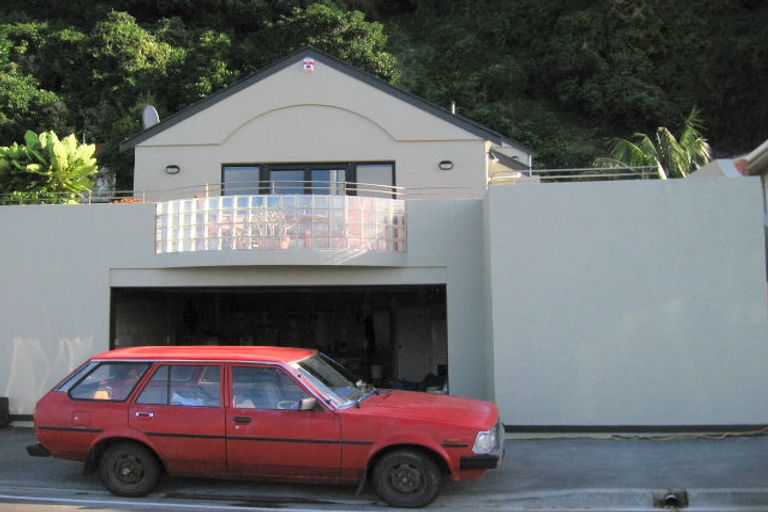 Photo of property in 287 Karaka Bay Road, Karaka Bays, Wellington, 6022