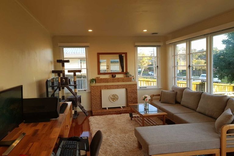 Photo of property in 30 Kamara Road, Glen Eden, Auckland, 0602