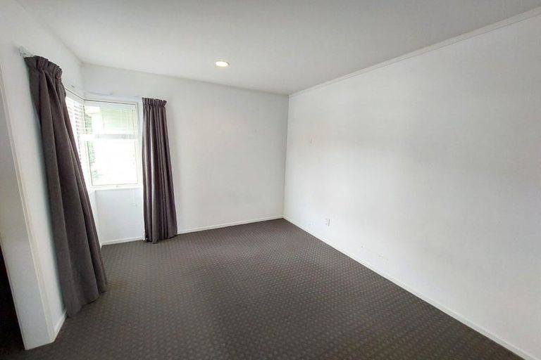 Photo of property in 47 Broadfield Street, Massey, Auckland, 0614
