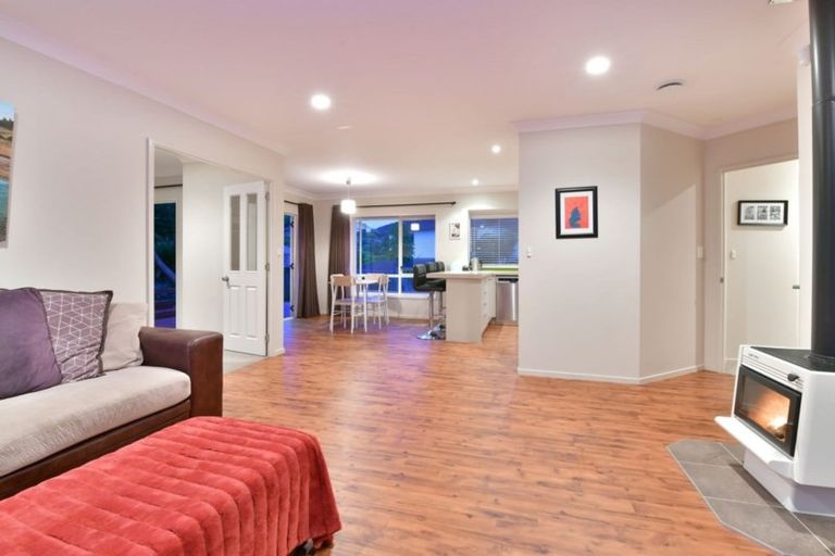 Photo of property in 12 Astor Place, Orewa, 0931