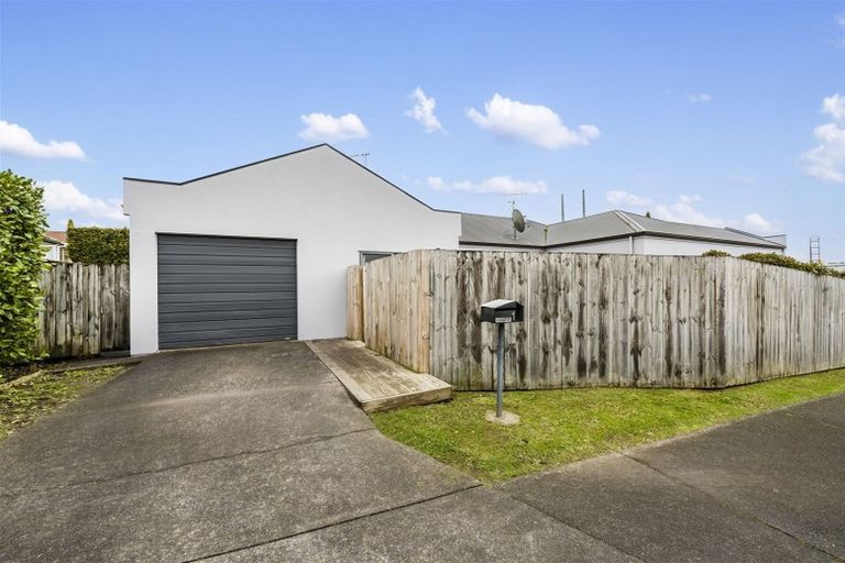 Photo of property in 1 Pyrite Street, Westgate, Auckland, 0614