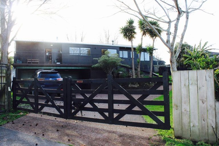 Photo of property in 10 Tokay Place, Huapai, Kumeu, 0810