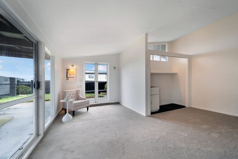 Photo of property in 174 Don Buck Road, Massey, Auckland, 0614