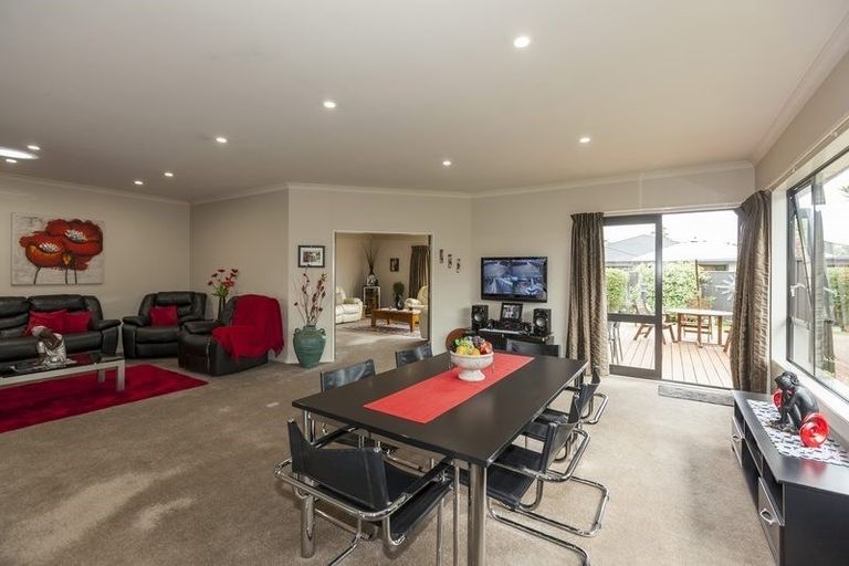 Photo of property in 22 Georgia Grove, Paraparaumu, 5032