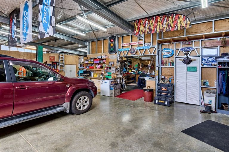 Photo of property in 132 Bing Lucas Drive, Tawa, Wellington, 5028