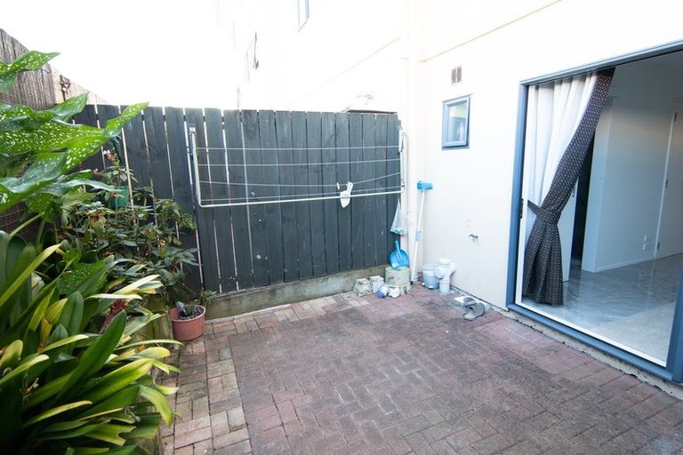 Photo of property in 9/17a Delta Avenue, New Lynn, Auckland, 0600