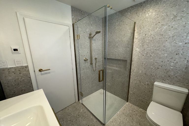 Photo of property in 198 Whites Line East, Waiwhetu, Lower Hutt, 5010