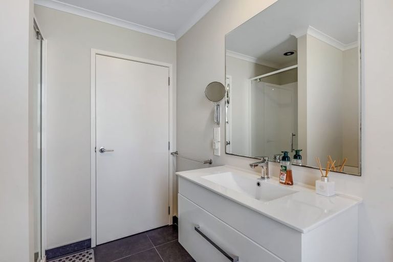 Photo of property in 7 Discovery Place, Marfell, New Plymouth, 4310