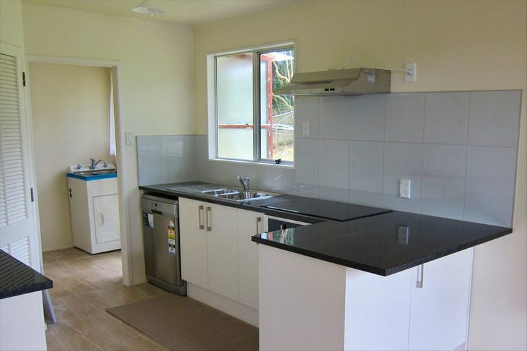Photo of property in 25 Lambrown Drive, Totara Vale, Auckland, 0629
