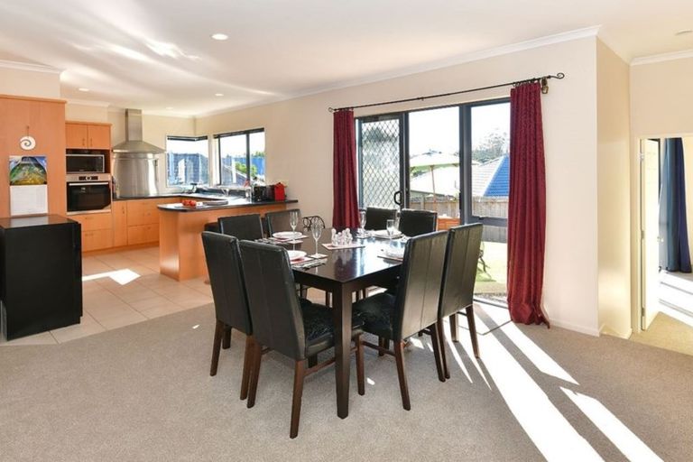 Photo of property in 56 Rivervale Grove, Stanmore Bay, Whangaparaoa, 0932