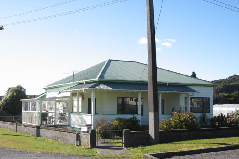Photo of property in 10 Monteith Street, Ross, 7812