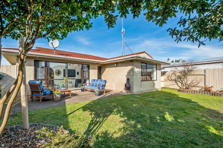 Photo of property in 21 Lyndale Place, Kelvin Grove, Palmerston North, 4414