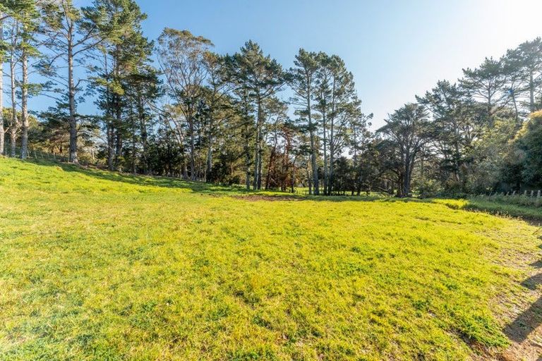 Photo of property in 65 Annett Road, Kumeu, 0891