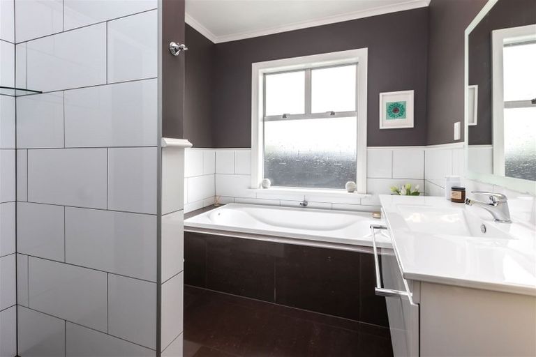 Photo of property in 30 Blighs Road, Strowan, Christchurch, 8052