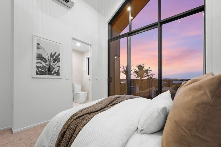 Photo of property in 27b Dawnhaven Drive, Te Atatu Peninsula, Auckland, 0610