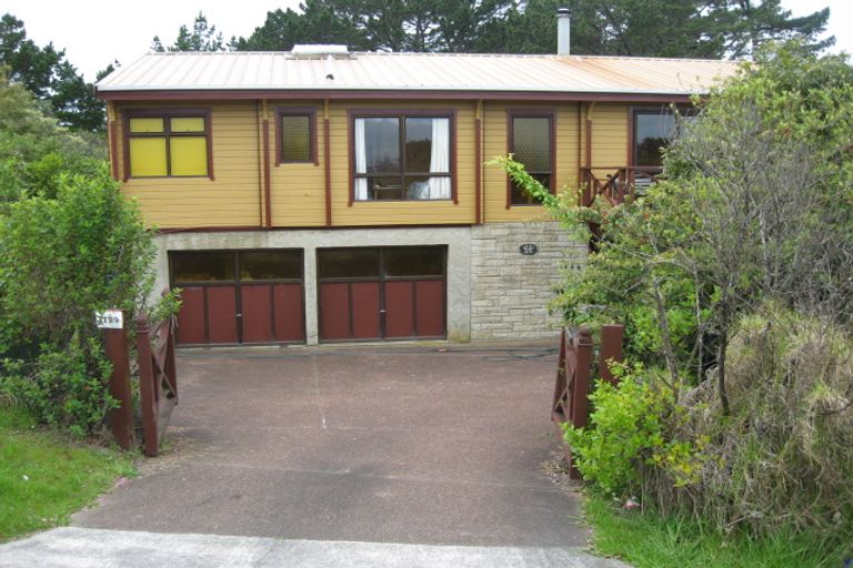 Photo of property in 1/1129 Whangaparaoa Road, Tindalls Beach, Whangaparaoa, 0930