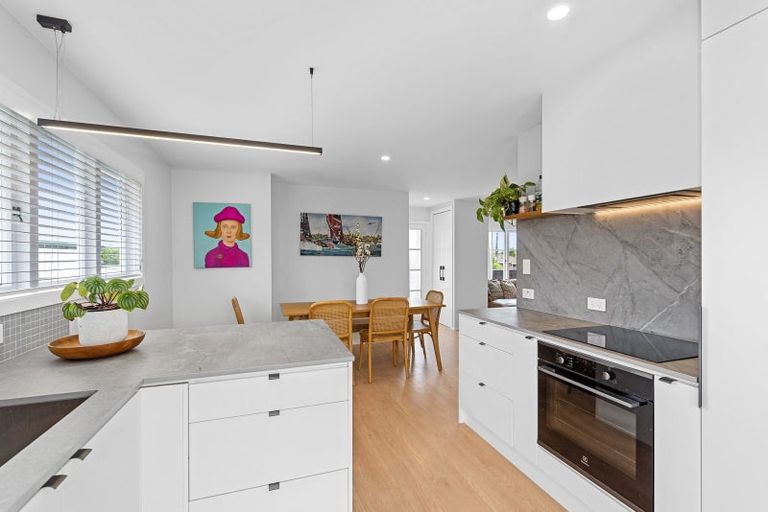 Photo of property in 3b Paton Avenue, Te Atatu South, Auckland, 0610