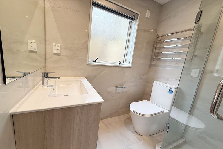 Photo of property in 7b Marco Place, Highland Park, Auckland, 2010